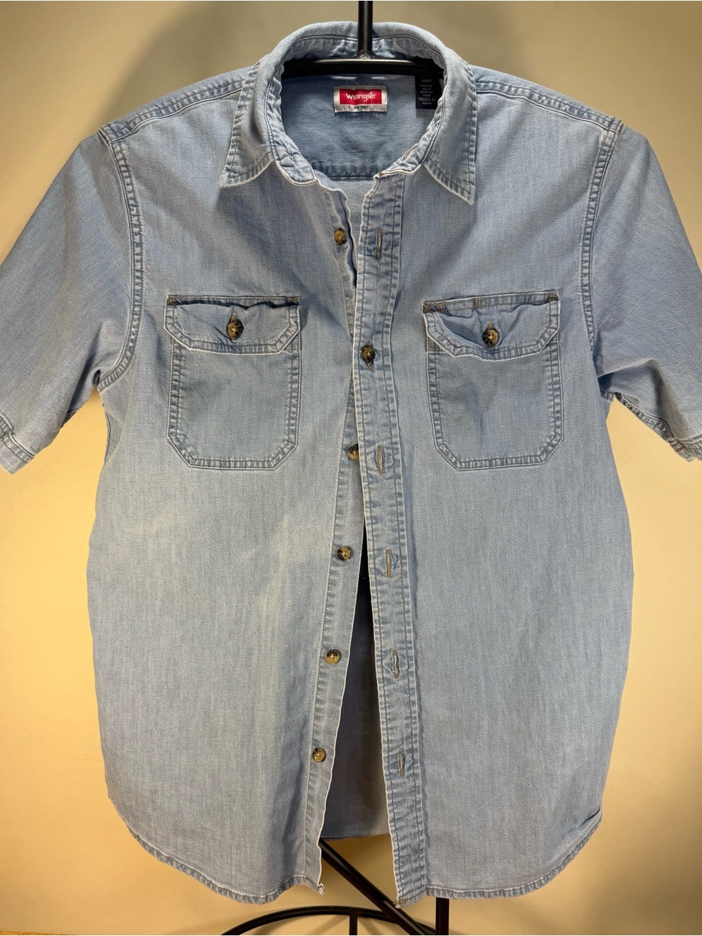 Women’s Wrangler Light Blue Short Sleeve Denim Button-Down Shirt - Picture 2 of 7